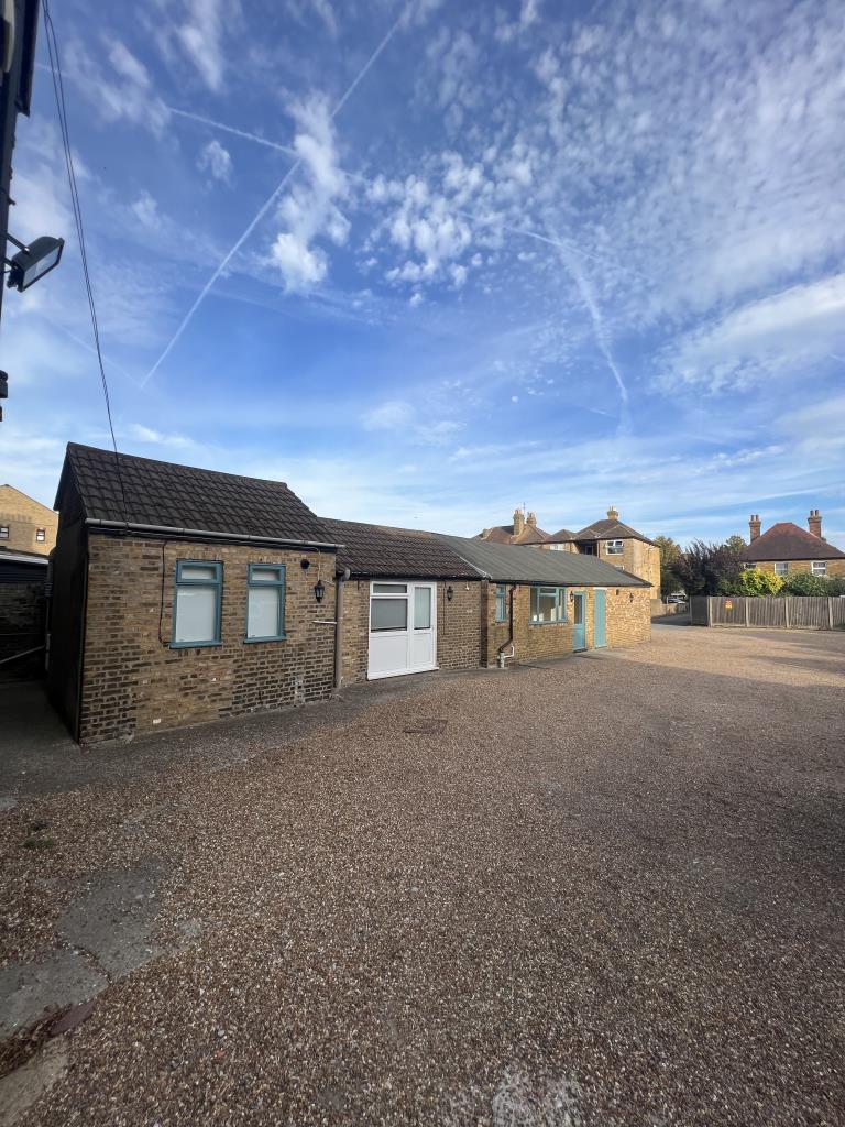 Lot: 73 - VACANT COMMERCIAL SPACE WITH PARKING IN TOWN CENTRE -